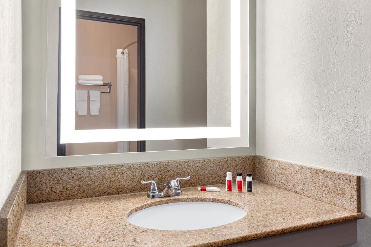 Days Inn By Wyndham Kansas City International Airport Zewnętrze zdjęcie