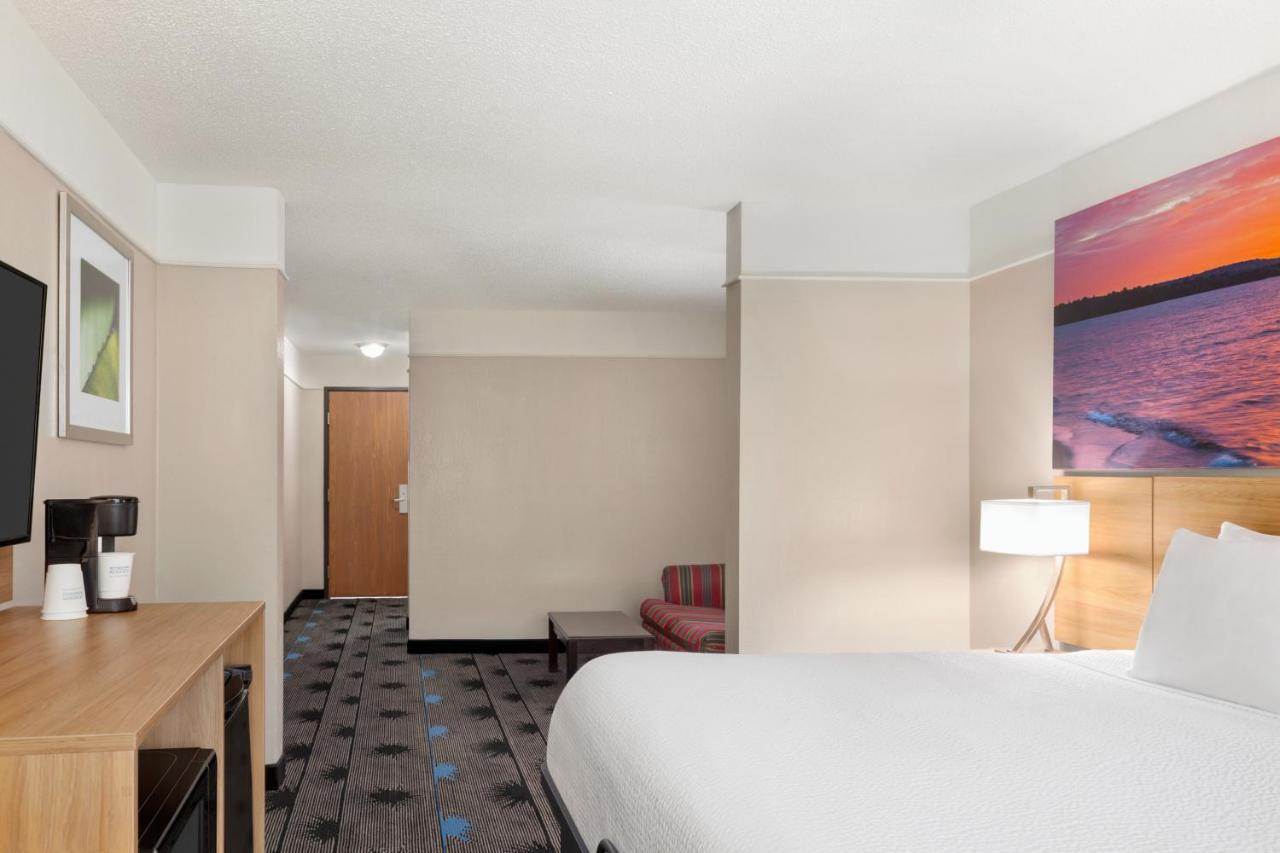 Days Inn By Wyndham Kansas City International Airport Zewnętrze zdjęcie
