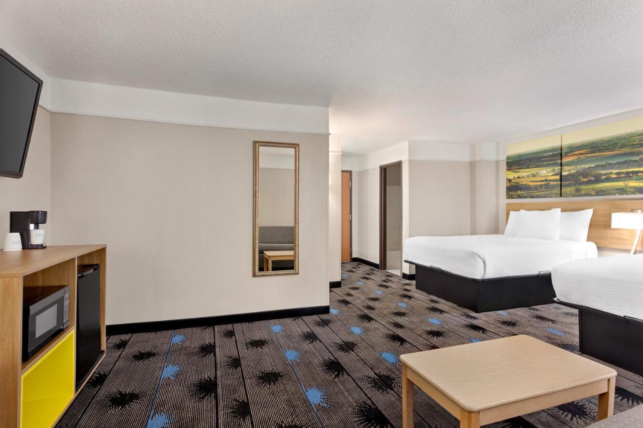 Days Inn By Wyndham Kansas City International Airport Zewnętrze zdjęcie