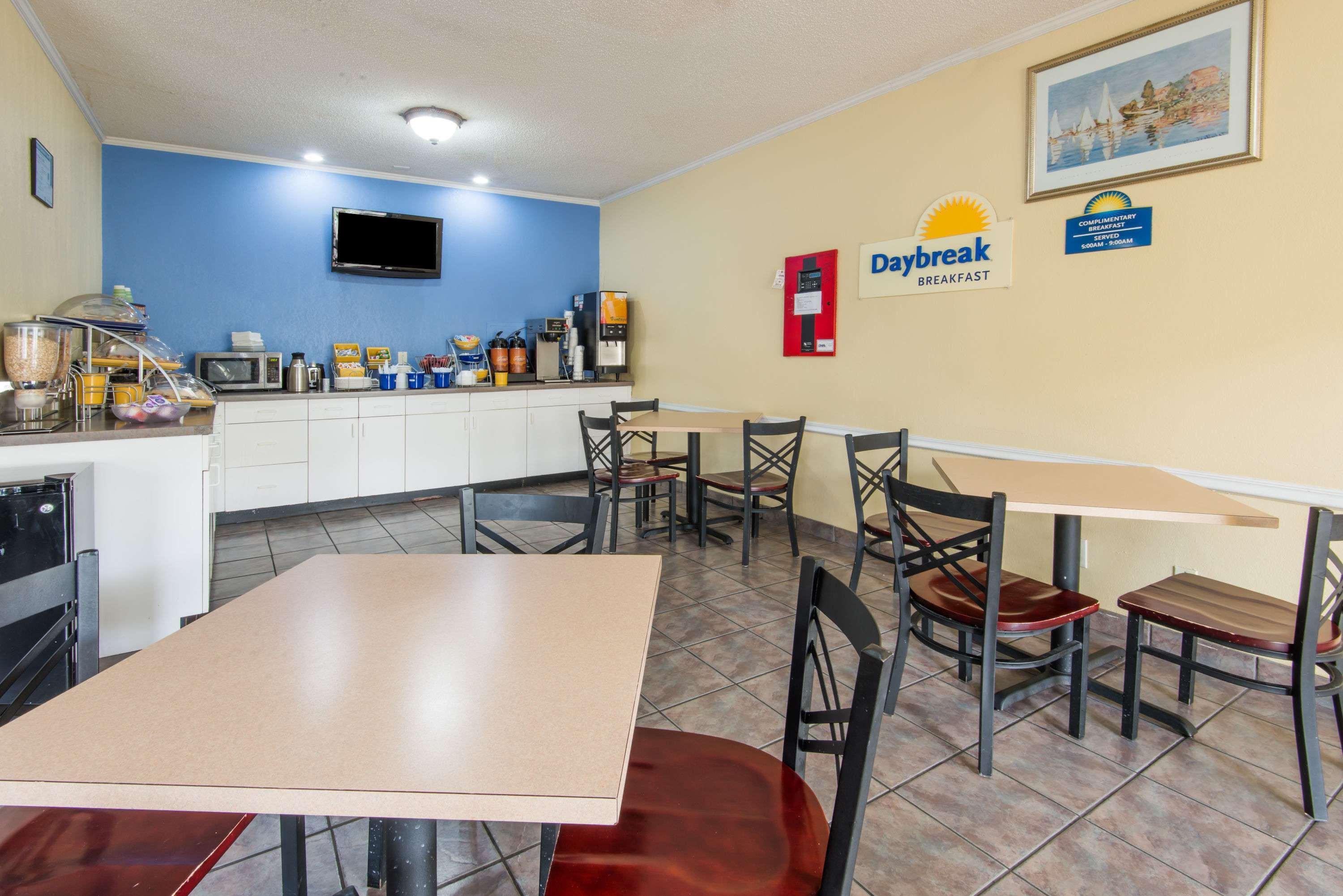 Days Inn By Wyndham Kansas City International Airport Zewnętrze zdjęcie