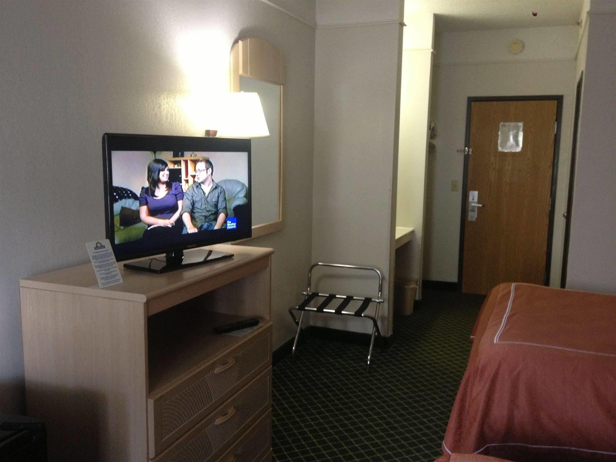 Days Inn By Wyndham Kansas City International Airport Zewnętrze zdjęcie